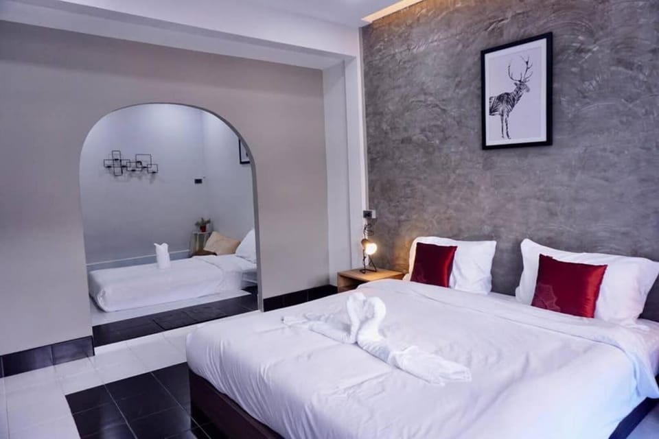 Bed, Photo of the whole room, Bedroom, towels