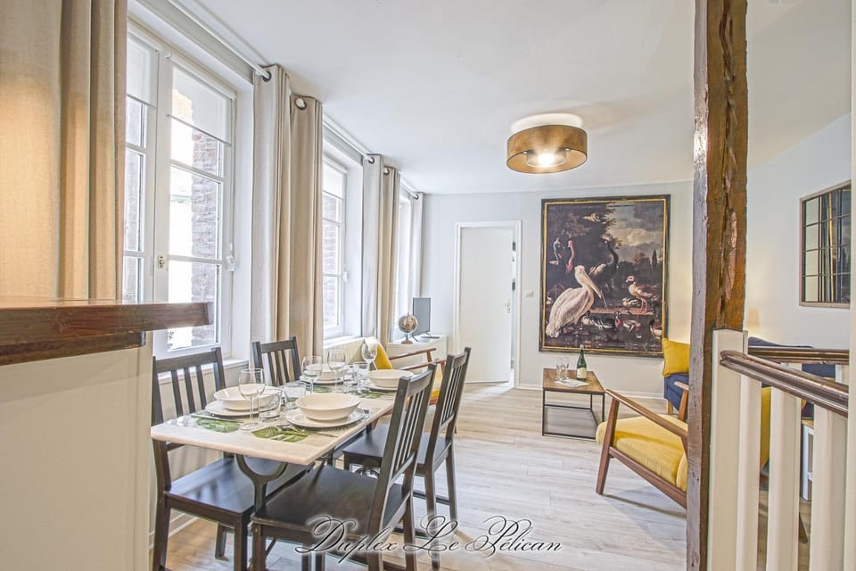 Communal lounge/ TV room, TV and multimedia, Living room, Seating area, Dining area