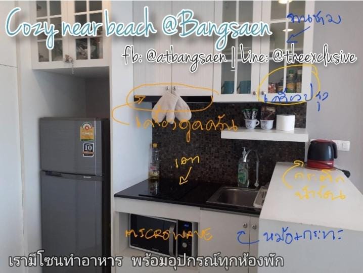Kitchen or kitchenette, minibar