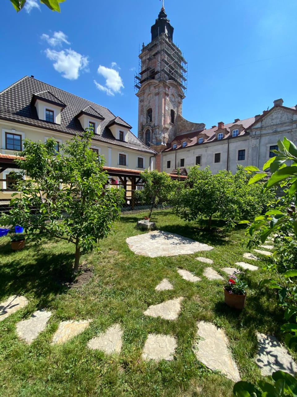 Nearby landmark, Garden