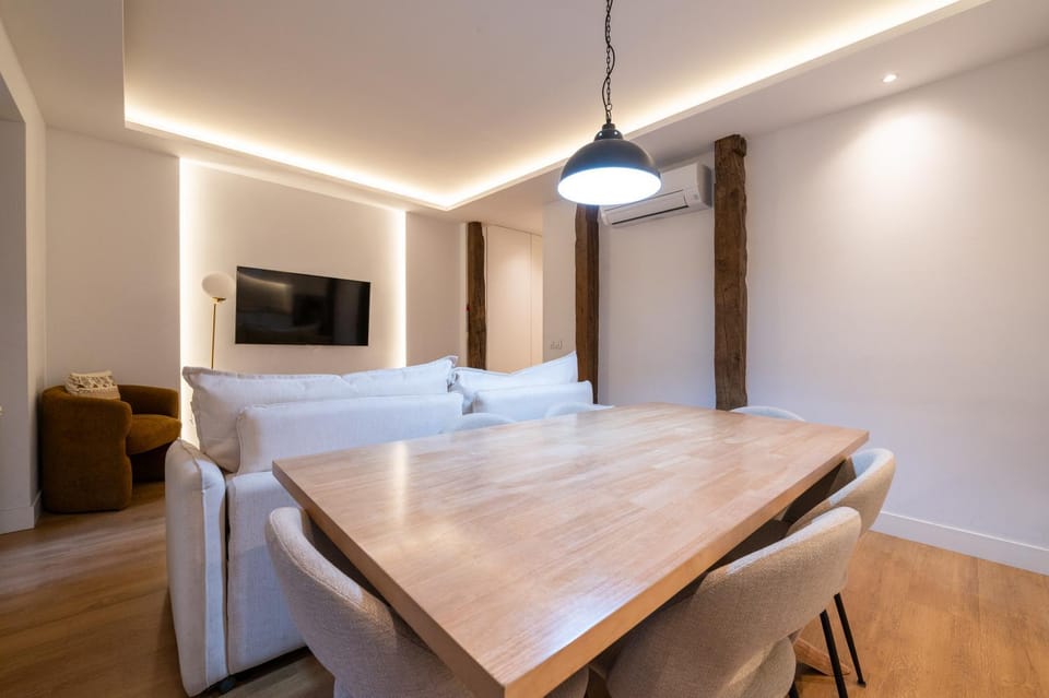 Chamberi I calle Monteleón 2BR 2BH Apartment in Madrid