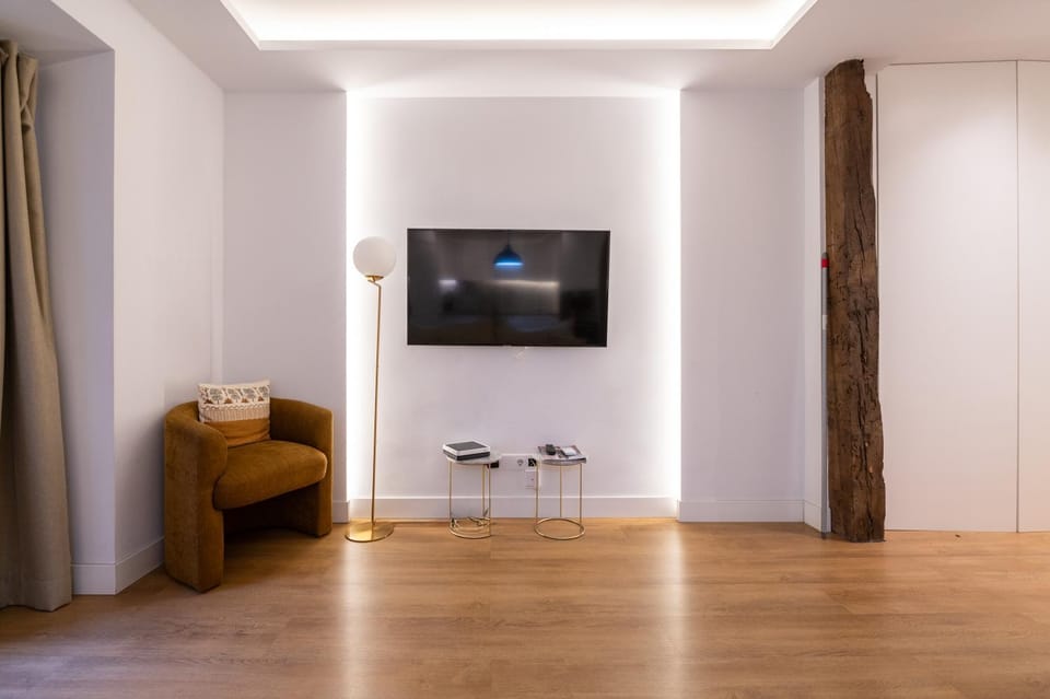 Chamberi I calle Monteleón 2BR 2BH Apartment in Madrid