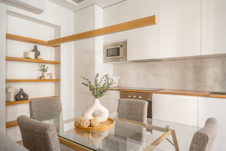 Dining area, kitchen