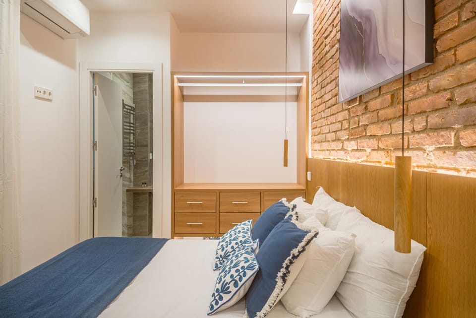 Bed, Bathroom, Bedroom, wardrobe, air conditioner