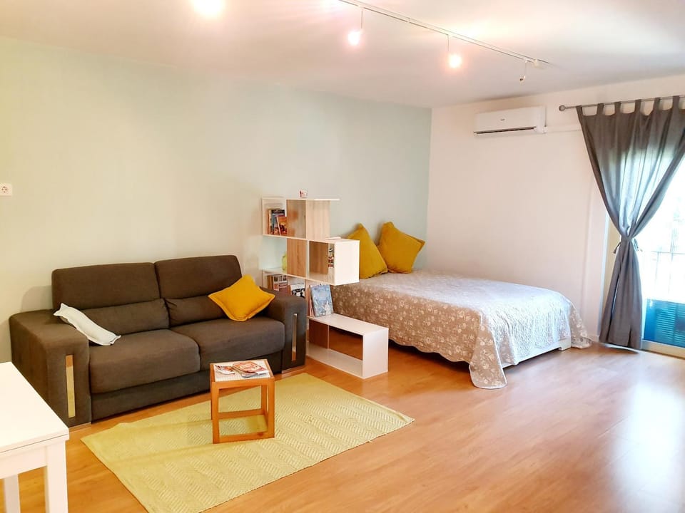 Bed, Photo of the whole room, Bedroom, air conditioner