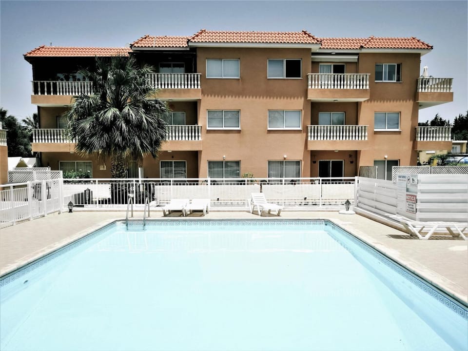 Property building, Garden view, Pool view, Swimming pool, Swimming pool