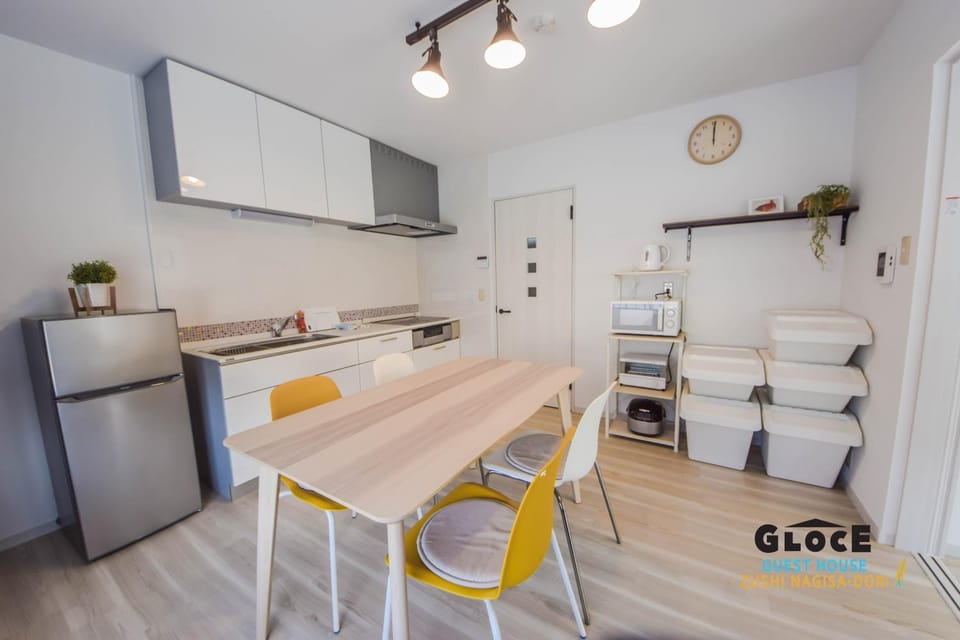 Kitchen or kitchenette, Communal kitchen