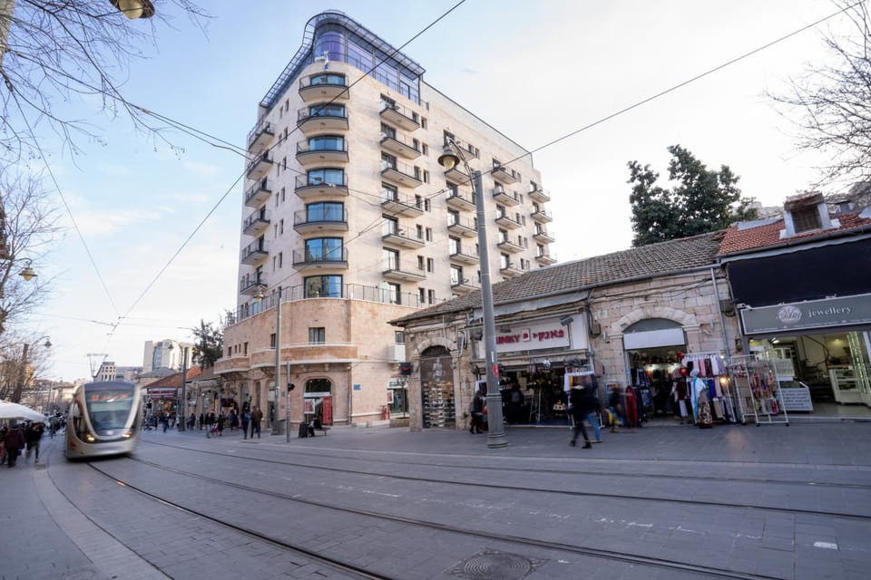 Property building, Nearby landmark, Neighbourhood