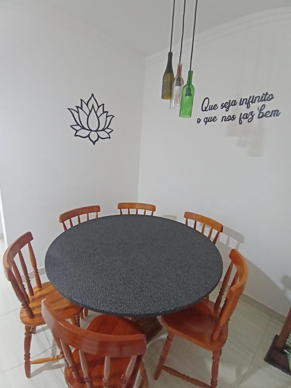 Prédio com piscina na cobertura frente ao mar,apartamento para até 6 pessoas e 3 crianças até 8 anos, churrasqueira na sacada, Wi-Fi grátis, rede de proteção, NÃO oferecemos roupas de cama e banho, 1 vaga de garagem, na Praia Grande-Vila Mirim Apartment in State of São Paulo
