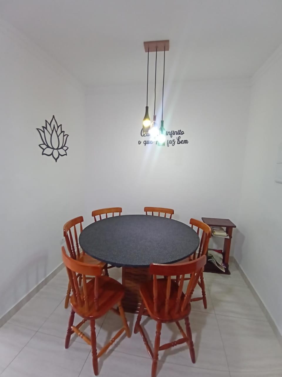 Prédio com piscina na cobertura frente ao mar,apartamento para até 6 pessoas e 3 crianças até 8 anos, churrasqueira na sacada, Wi-Fi grátis, rede de proteção, NÃO oferecemos roupas de cama e banho, 1 vaga de garagem, na Praia Grande-Vila Mirim Apartment in State of São Paulo