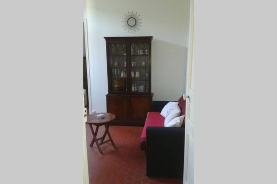 Living room, Seating area, fireplace