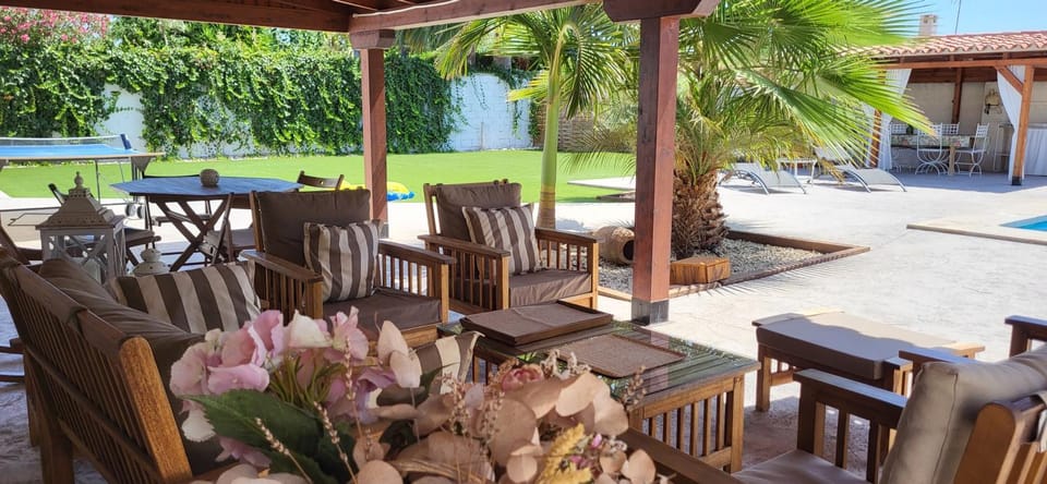 Day, Garden, Seating area, Garden view