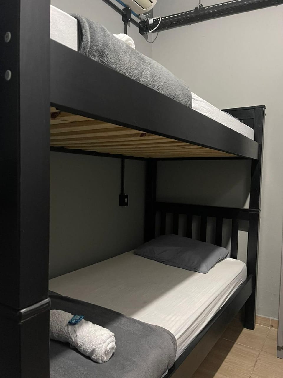 Bed, Photo of the whole room, Bedroom, bunk bed, towels