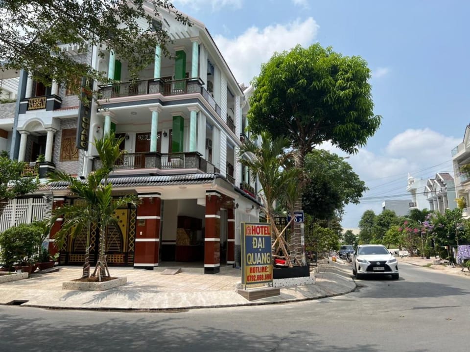 Property building, Street view