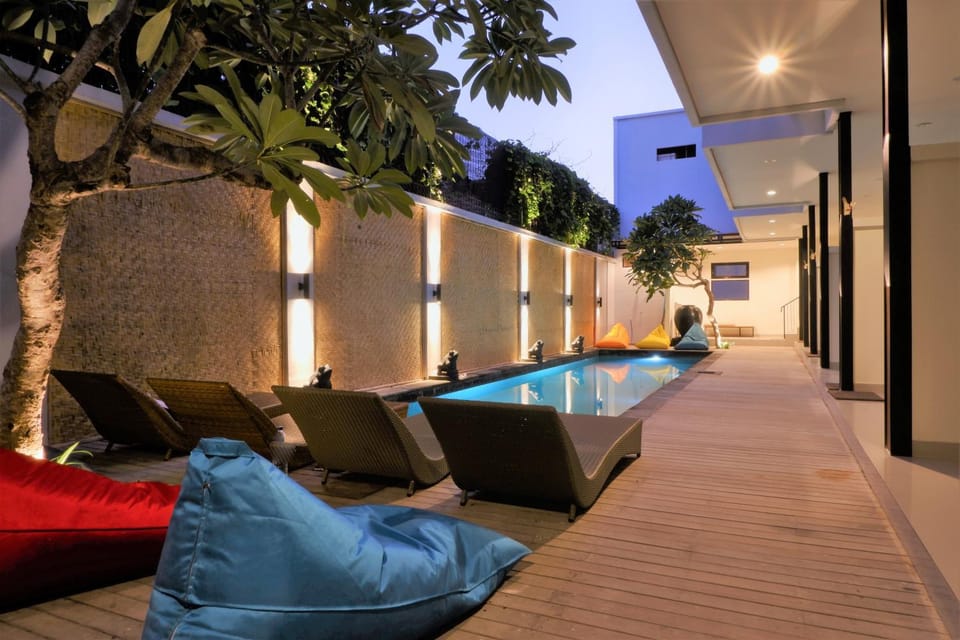 Swimming pool, Swimming pool