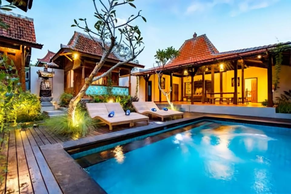 Property building, Swimming pool, Swimming pool