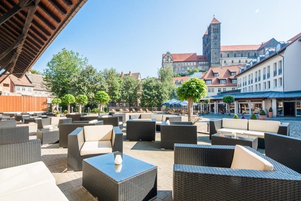 Patio, Day, Summer, Garden, Balcony/Terrace, On site, Landmark view