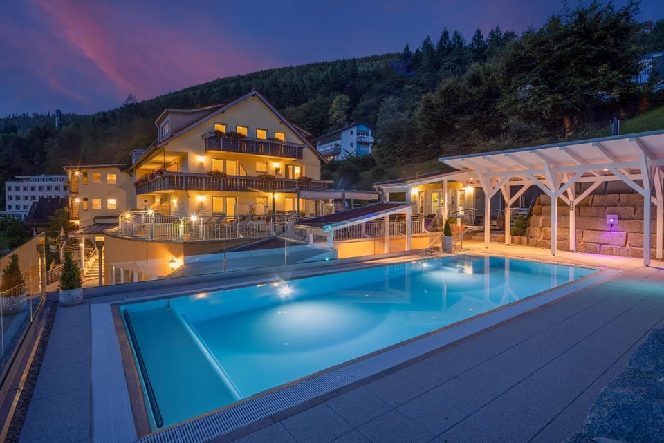 Swimming pool, Swimming pool