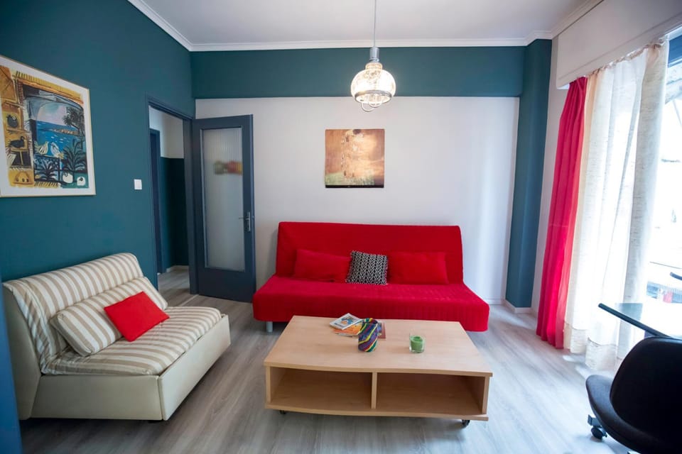 Bed, Living room, Seating area, cot