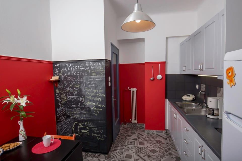 Kitchen or kitchenette, Communal kitchen