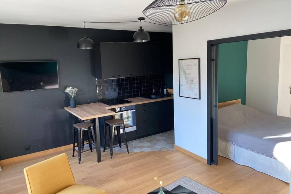Communal lounge/ TV room, TV and multimedia, Kitchen or kitchenette, Dining area