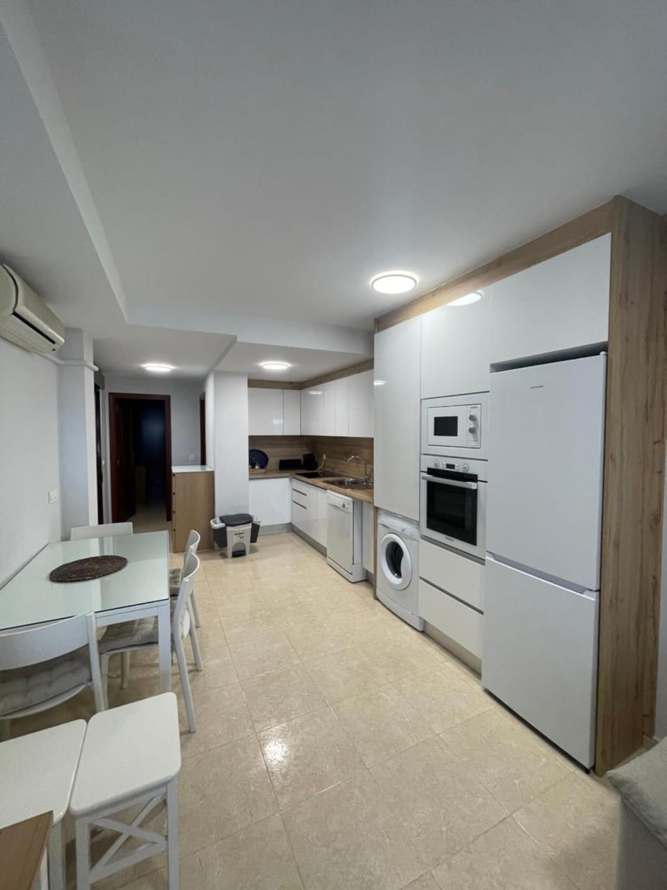 Kitchen or kitchenette, Living room