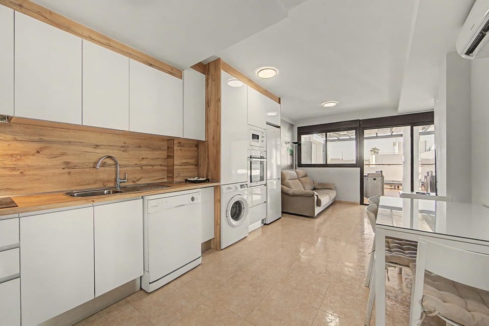 Kitchen or kitchenette, Living room