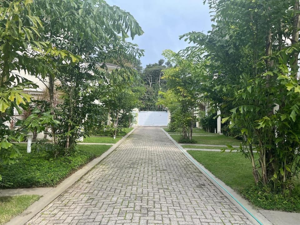 Refúgio em Juquehy 150 metros da praia Piscina Aquecida 4 Suítes House in São Sebastião