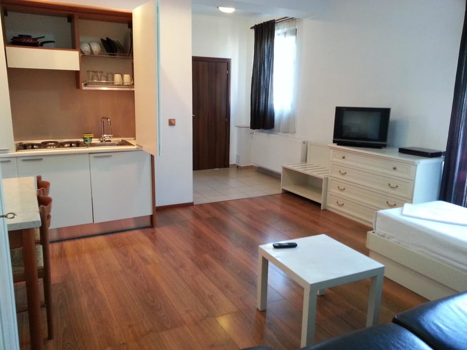 Kitchen or kitchenette, Living room