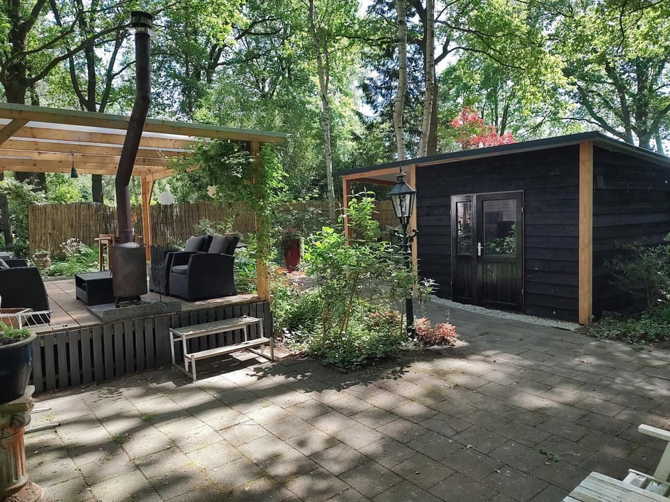 Chalet met veranda aan bosrand House in Drenthe (province)