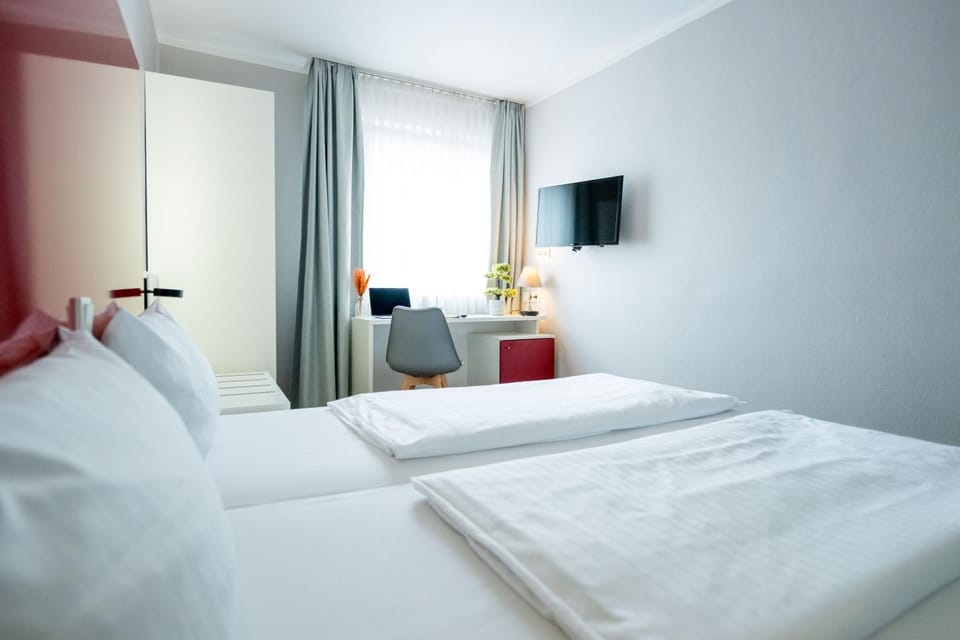 Communal lounge/ TV room, Bed, Photo of the whole room