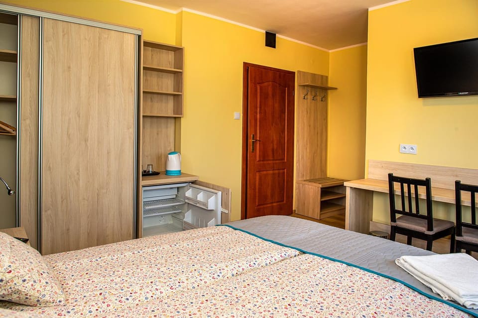 Bed, Photo of the whole room, Bedroom, hair dresser, wardrobe