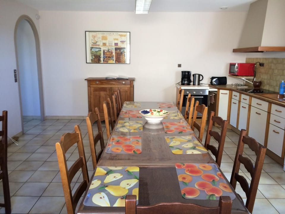 Coffee/tea facilities, Kitchen or kitchenette, Kitchen or kitchenette, Dining area, minibar, pet friendly, stove, toaster