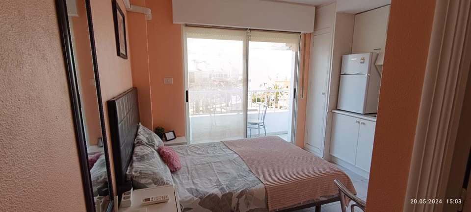 Bed, Kitchen or kitchenette, Photo of the whole room, Bedroom