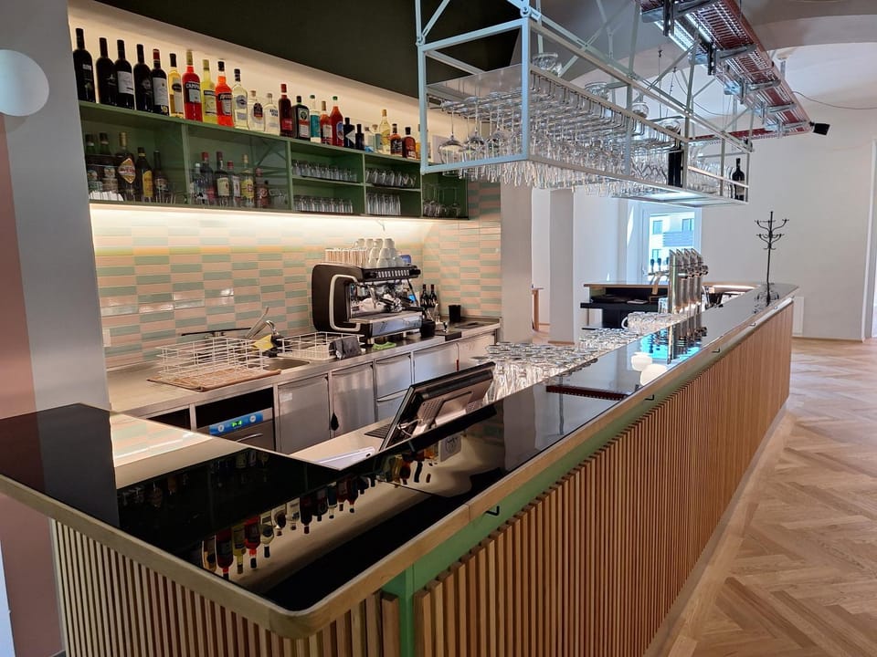 Restaurant/places to eat, Lounge or bar, Drinks