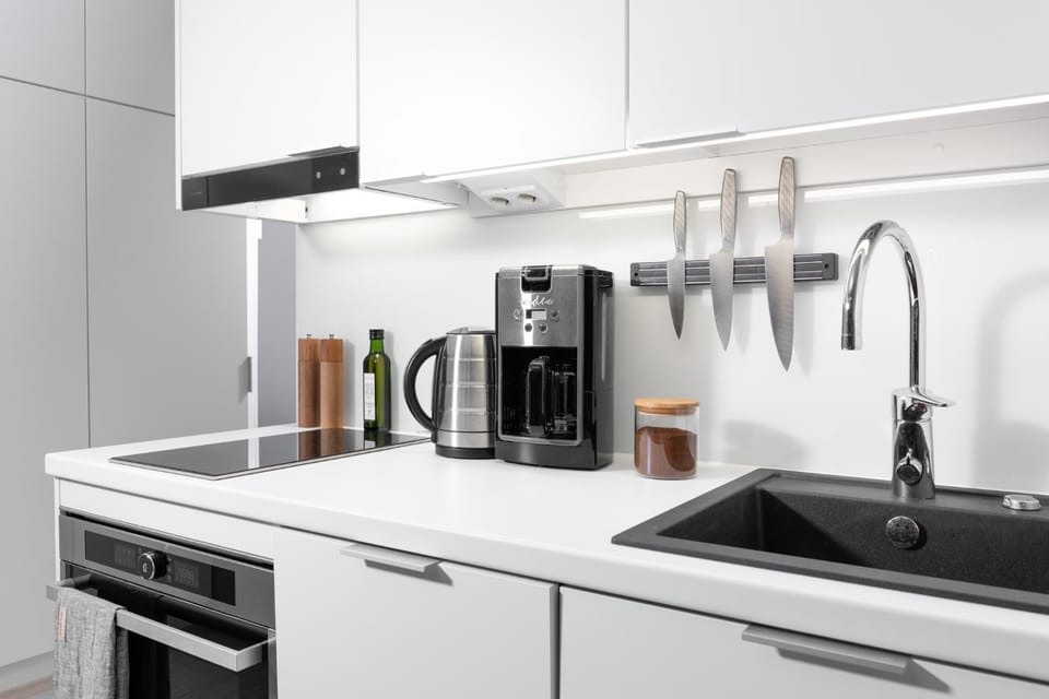 Coffee/tea facilities, Kitchen or kitchenette, dishwasher, oven, stove, toaster