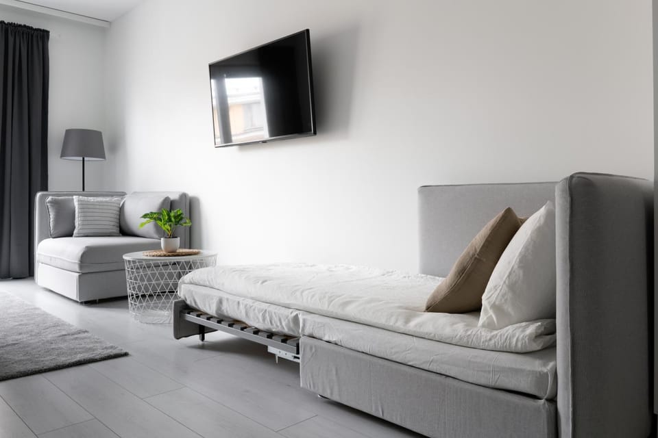 Bed, TV and multimedia, Living room, Photo of the whole room, Seating area, Bedroom