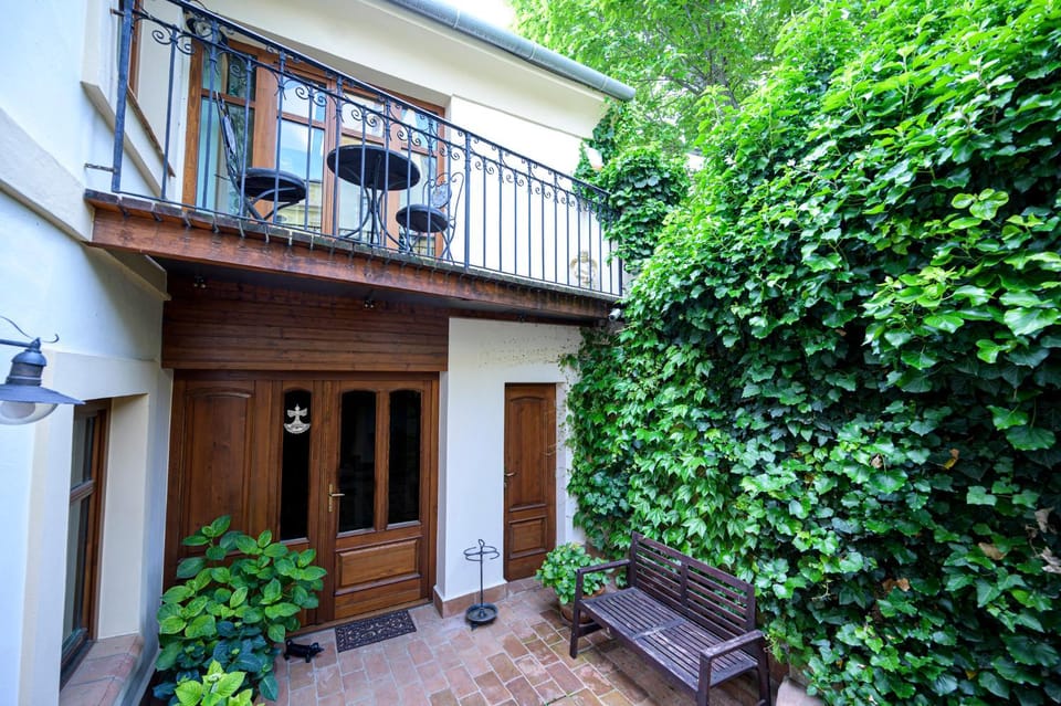 Garden, Balcony/Terrace