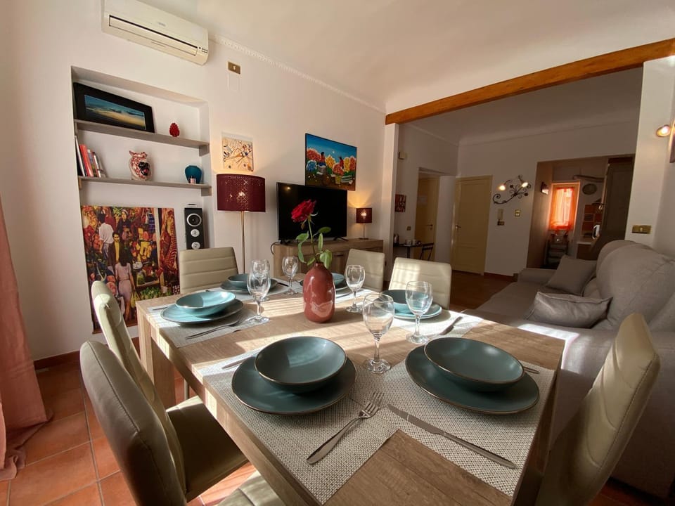 Living room, Dining area