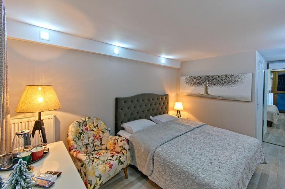 Bed, Coffee/tea facilities, Photo of the whole room, Seating area, Bedroom