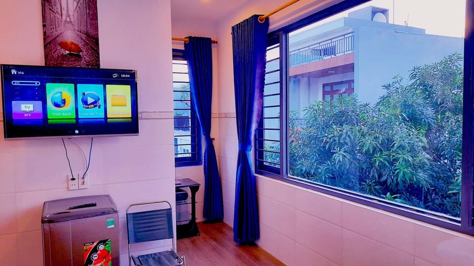 TV and multimedia, Bedroom, Garden view