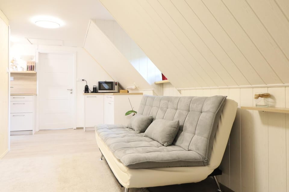 Kitchen or kitchenette, Seating area