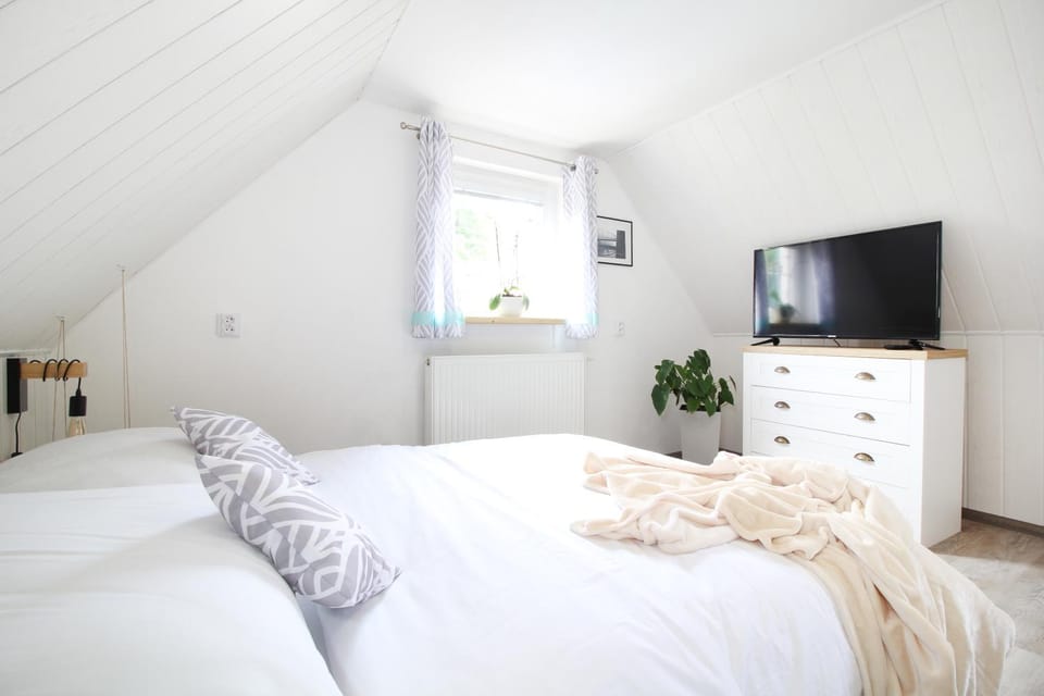 TV and multimedia, Bedroom