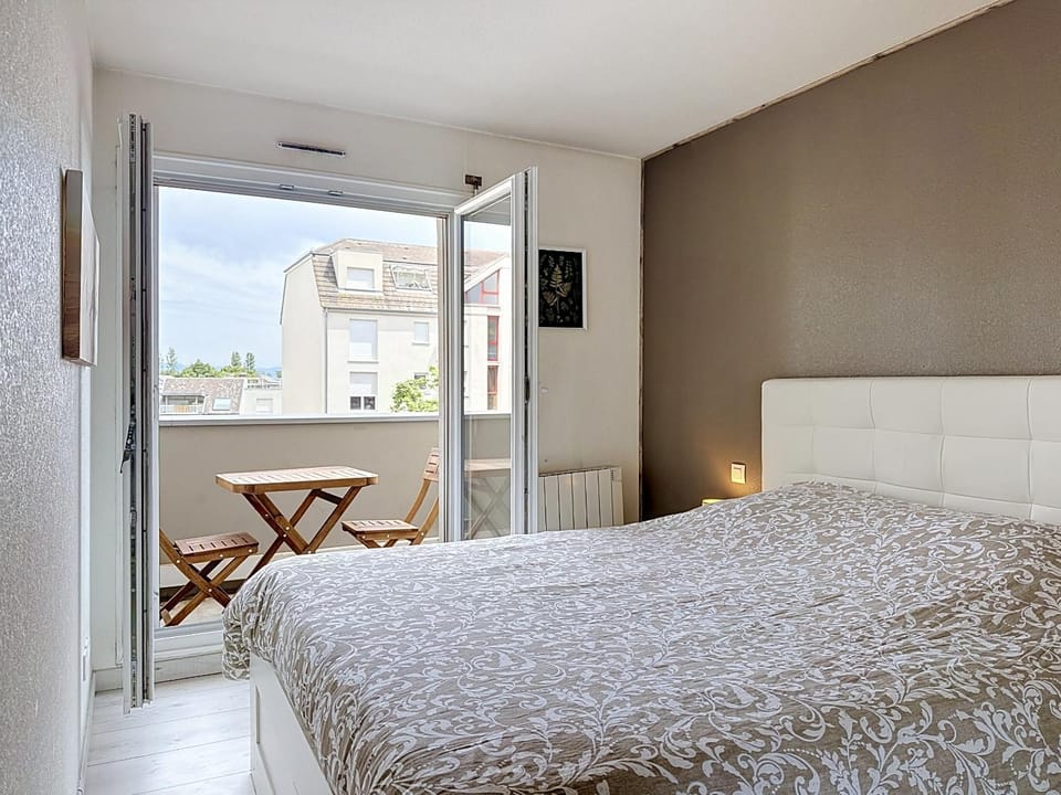 Bed, Night, Balcony/Terrace, Bedroom, furniture, heating