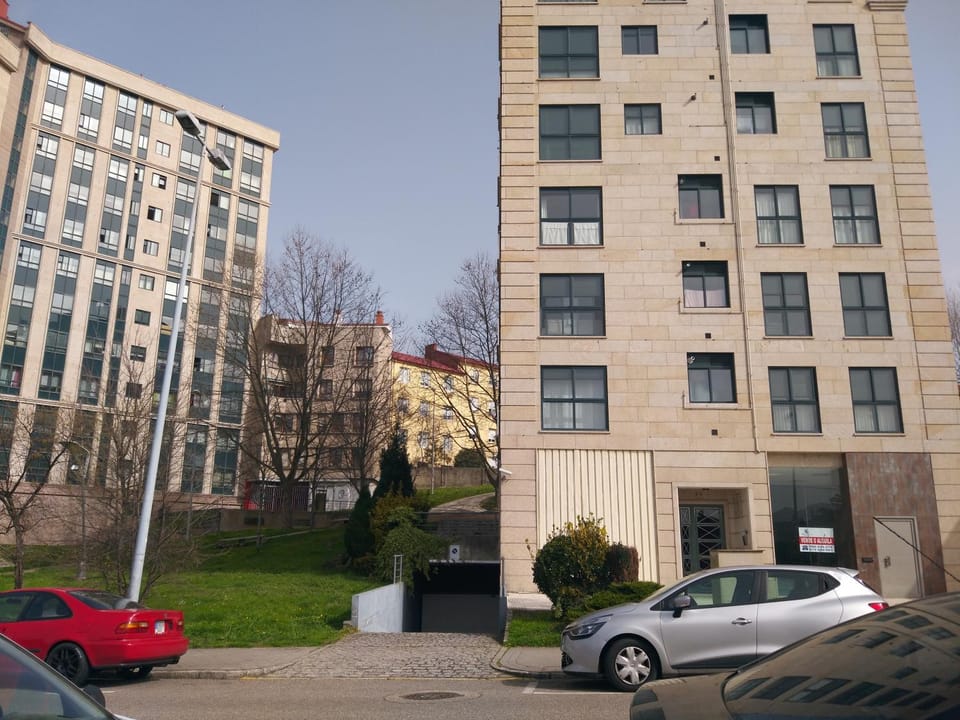 Apartamento completo con parking privado y WiFi en San Roque Apartment in Vigo