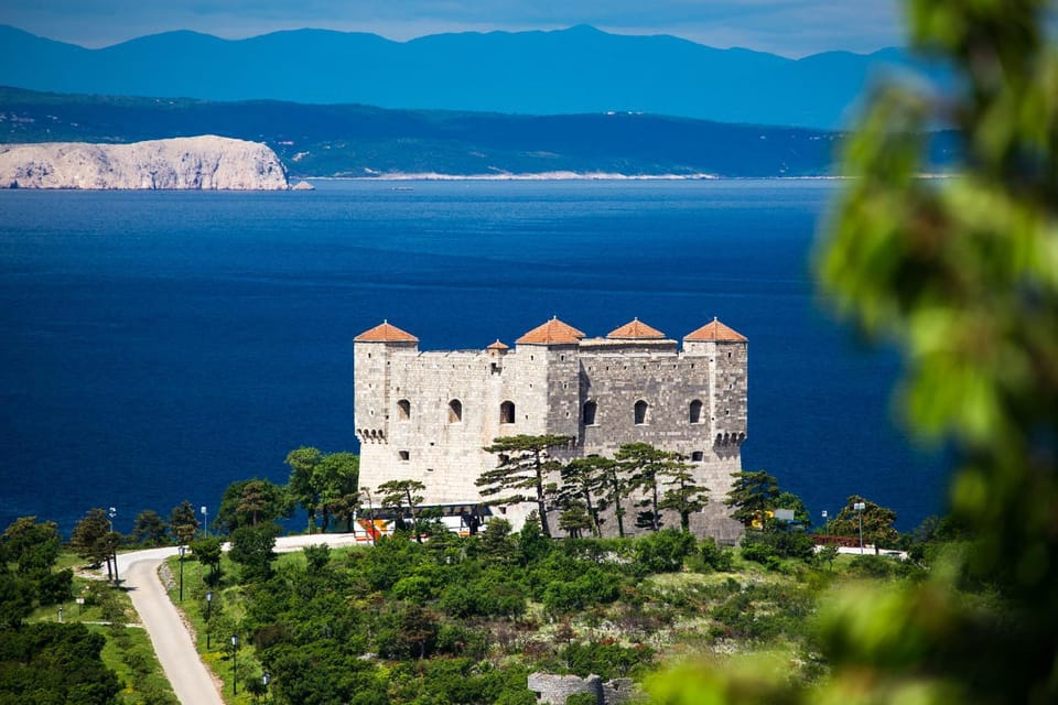 Nearby landmark, Natural landscape, Hiking, Sea view