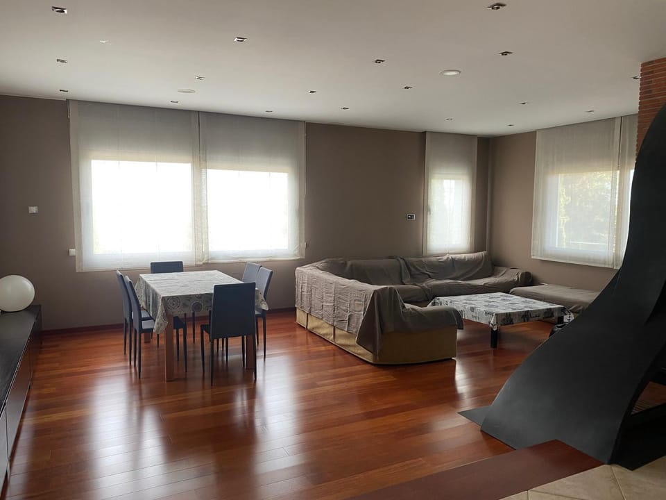 Communal lounge/ TV room, Living room, Dining area
