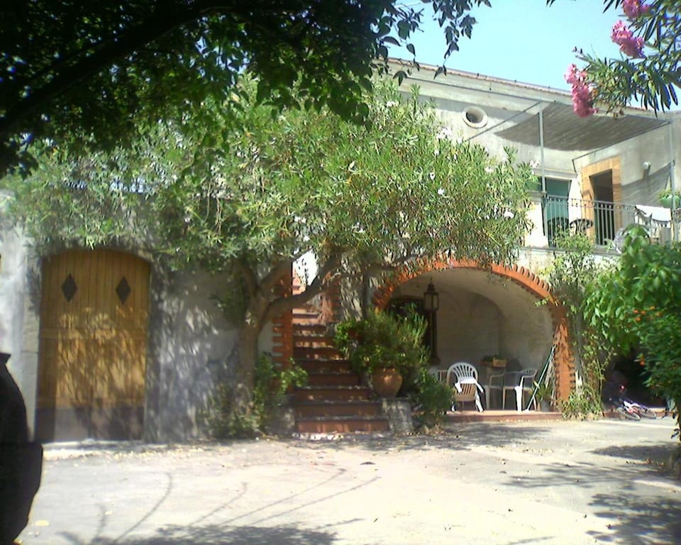 Facade/entrance, Breakfast