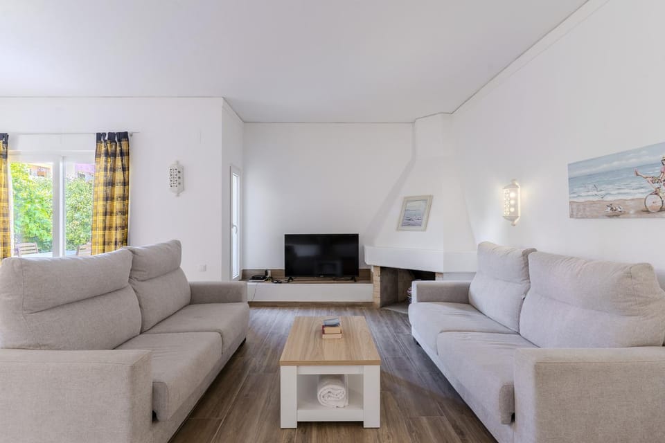 Communal lounge/ TV room, Living room