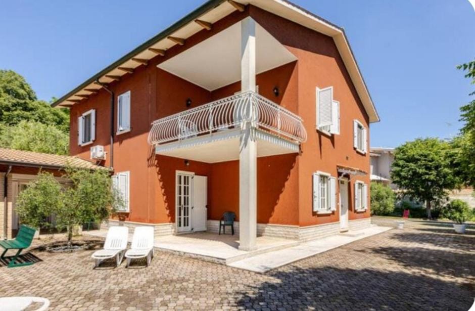 Pace, Luminosità e Comodità a due passi dal Garda Villa in Province of Brescia